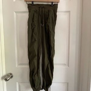 Lululemon Studio Dance Joggers, Mid Ride full length Size 0